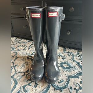 Gray women’s hunter boots size 7